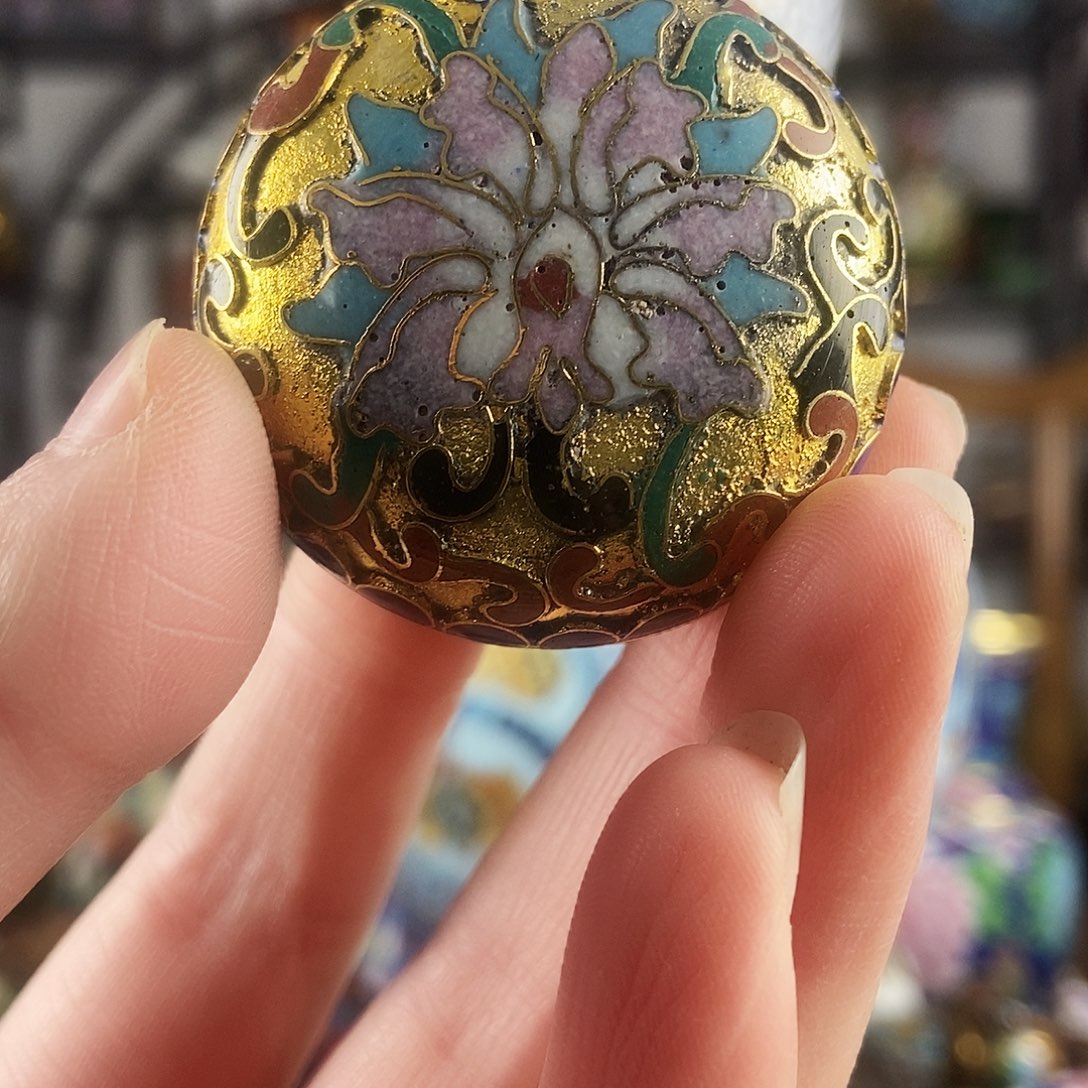 錦***钰景泰蓝金地粉盒一个