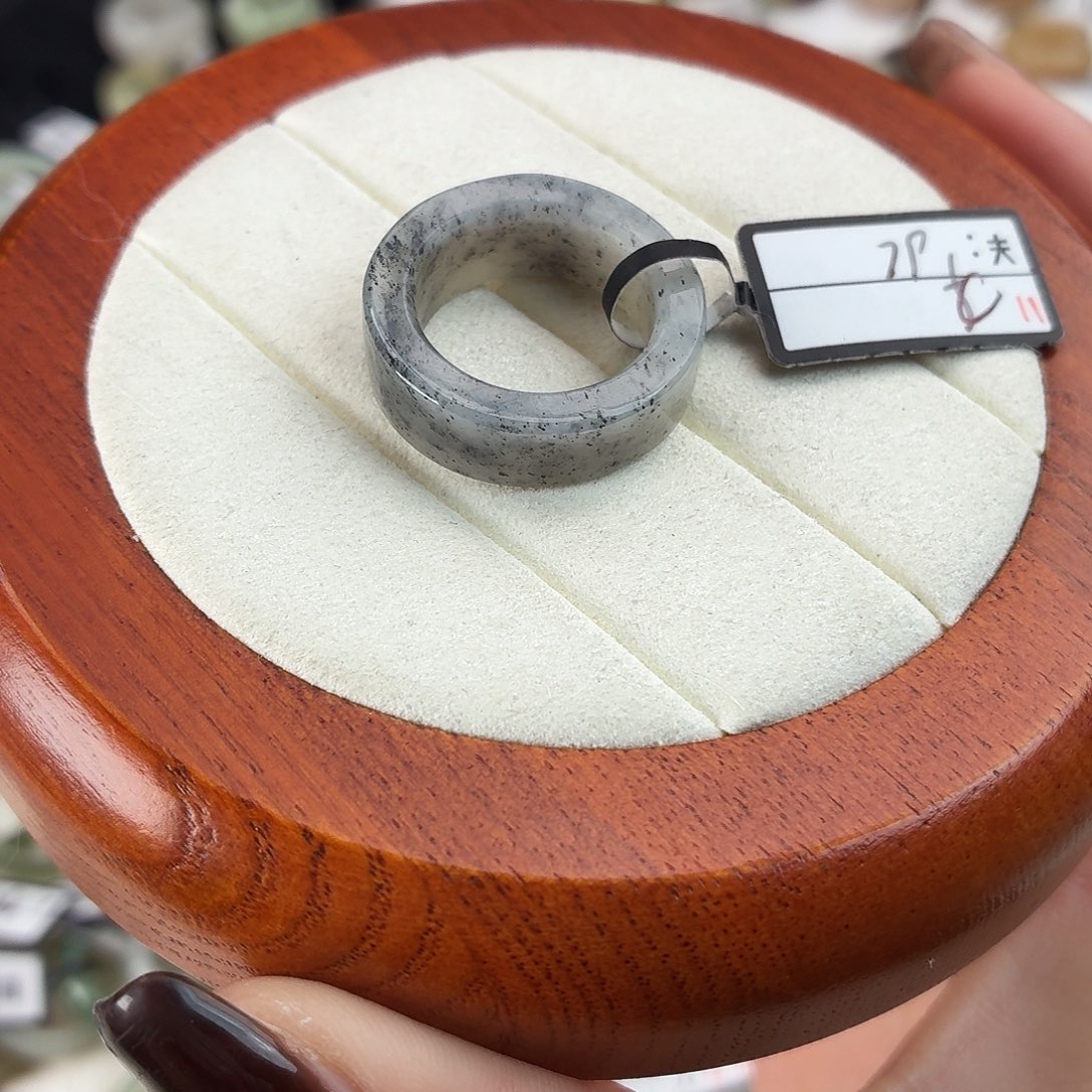 和田玉（糖玉）未镶嵌戒指Q黑芝麻直切内径17.6港码15