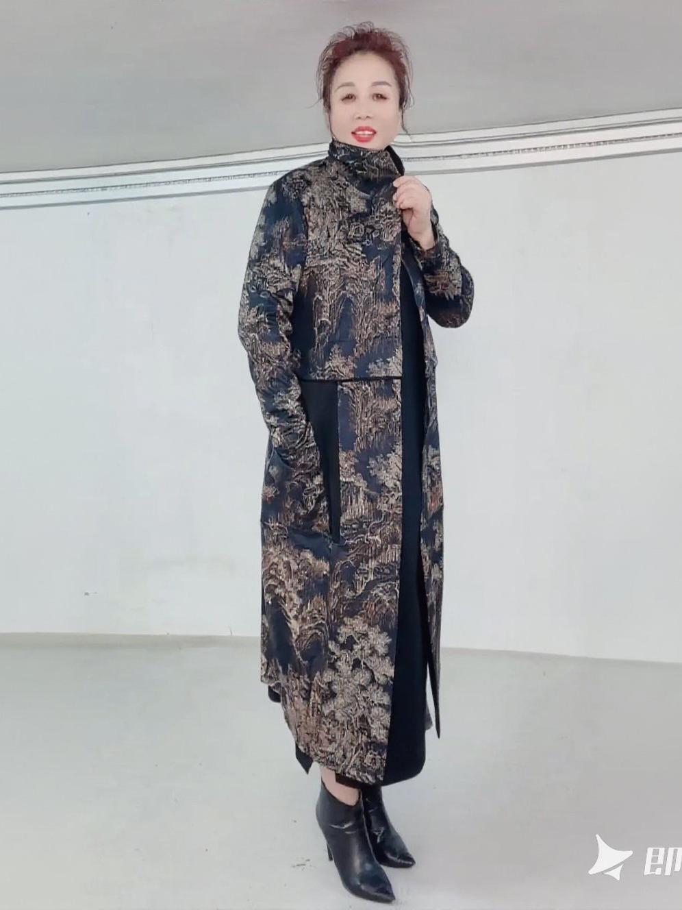 中老年大码女装秋冬装风衣外套洋气高贵胖妈妈装2025新款妈妈冬装