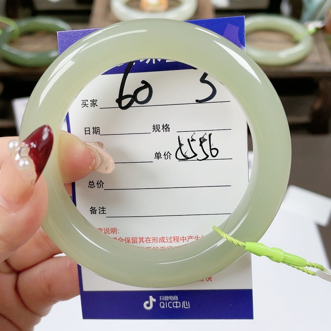 【闪购商品】和田玉手镯未镶嵌太*花