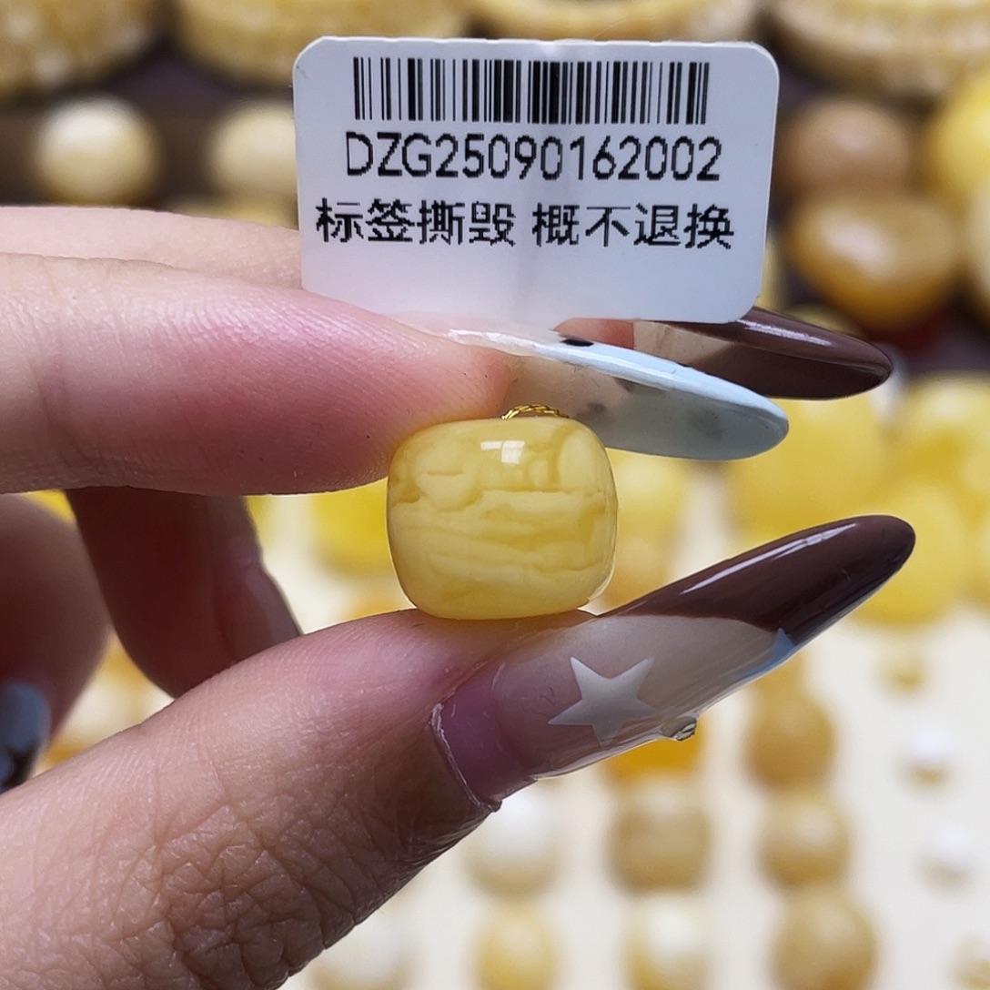 琥珀未镶嵌裸石12.3*10.4mm妖花老型瑕