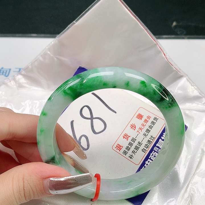 翡翠手镯未镶嵌爱*姐翡翠手镯