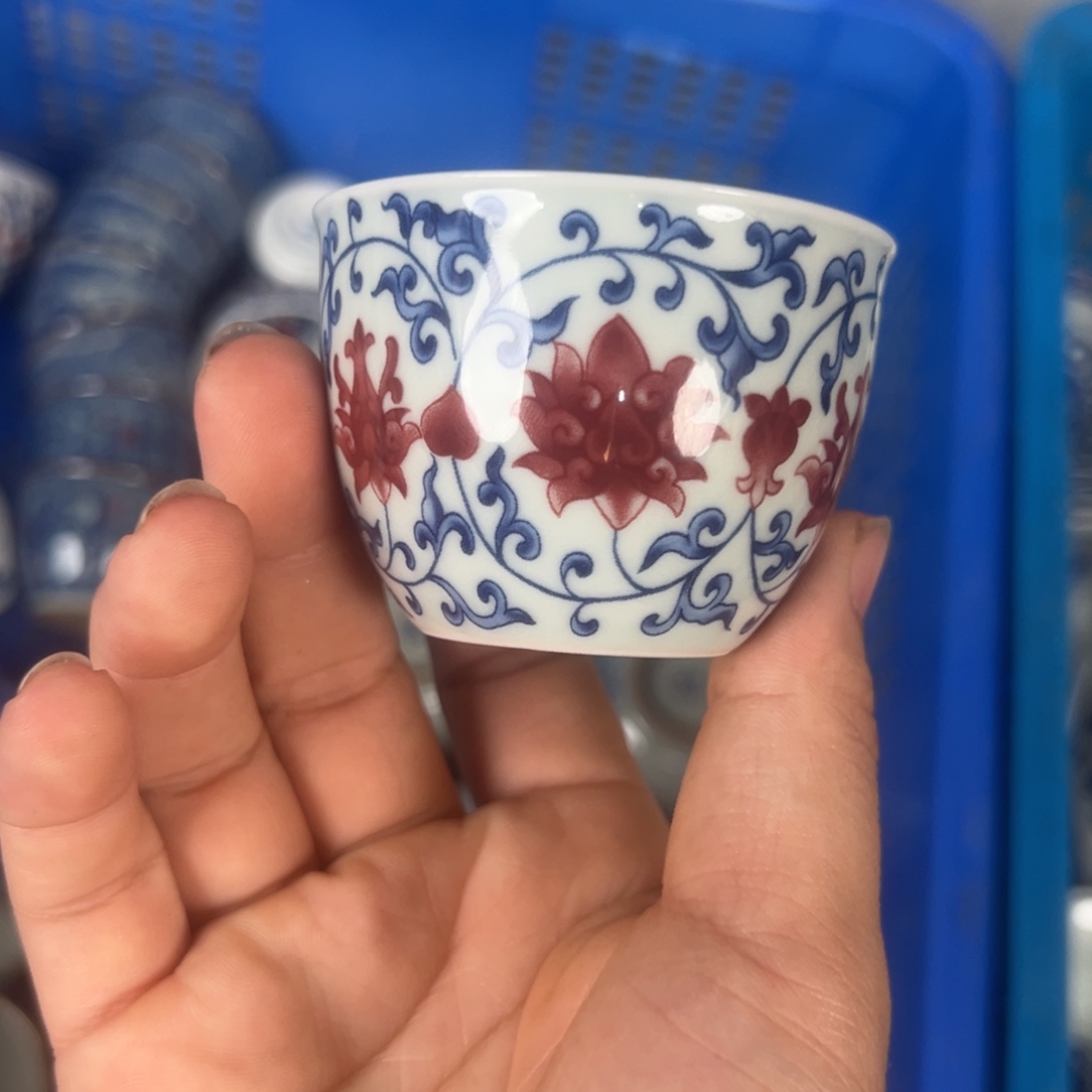 白青花釉里红缠枝莲客杯