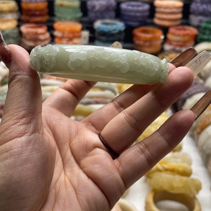 石英岩玉未镶嵌手镯