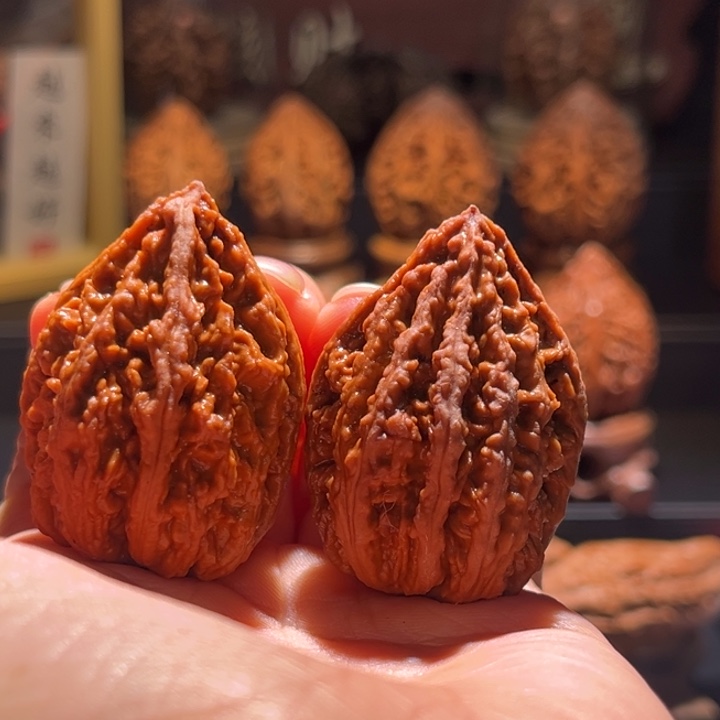 文玩核桃吊坠小蚂蚁塔60