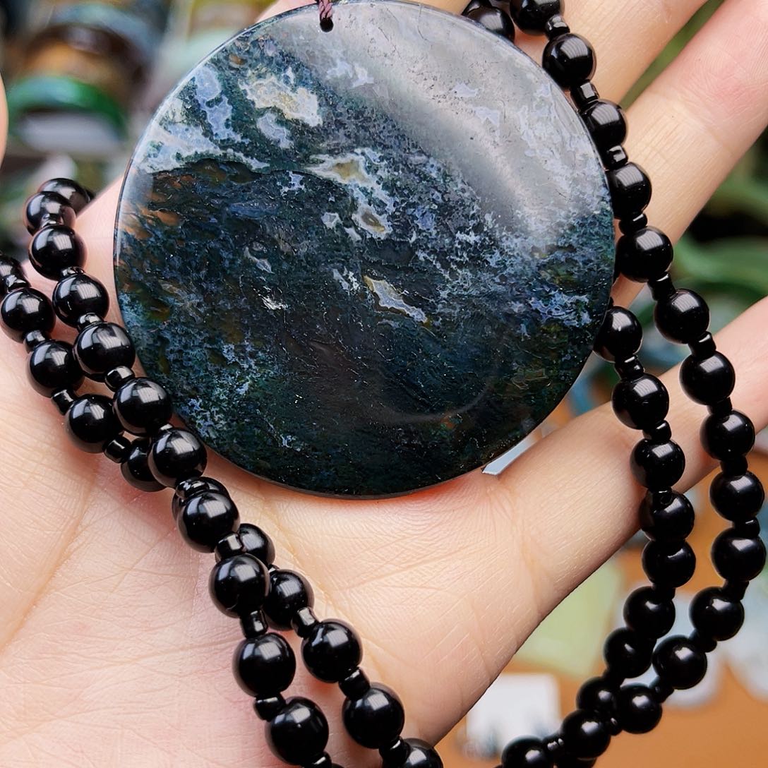 蛇纹石玉颈饰未镶嵌