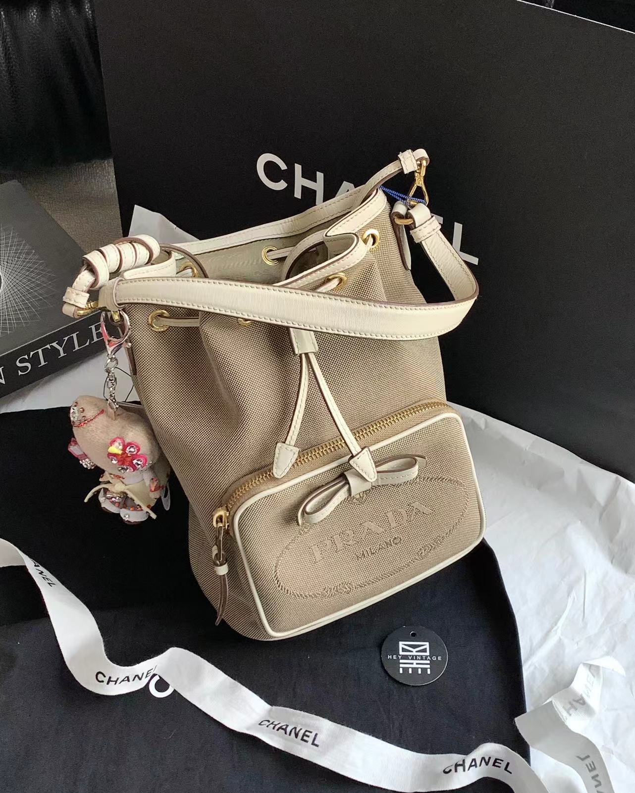 95新 Prada/普拉达 白色拼皮帆布水桶包 18cm 16036188