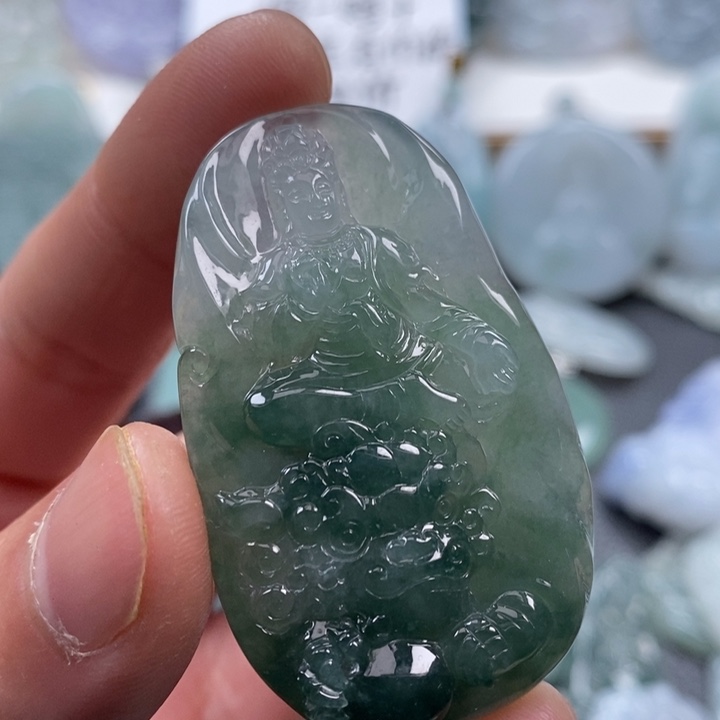 翡翠颈饰未镶嵌翡翠