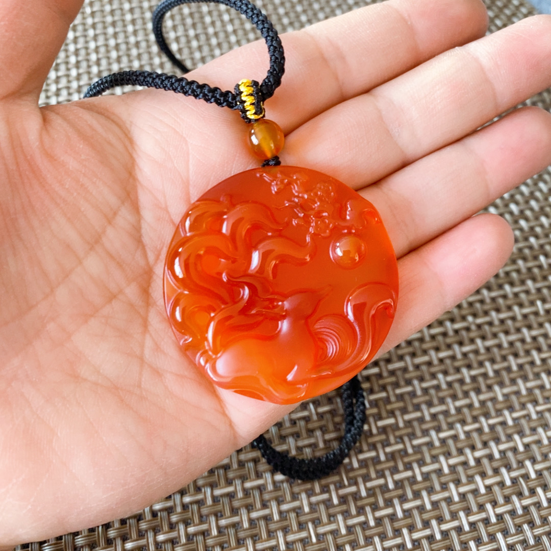 冰透江料北红玛瑙九尾狐吊坠聪明伶俐小狐狸毛衣链挂件女士九尾狐