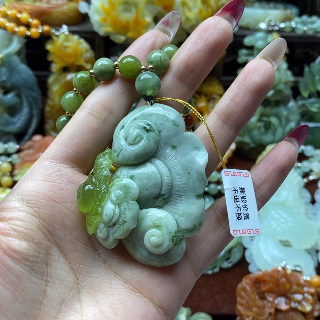 蛇纹石玉颈饰未镶嵌