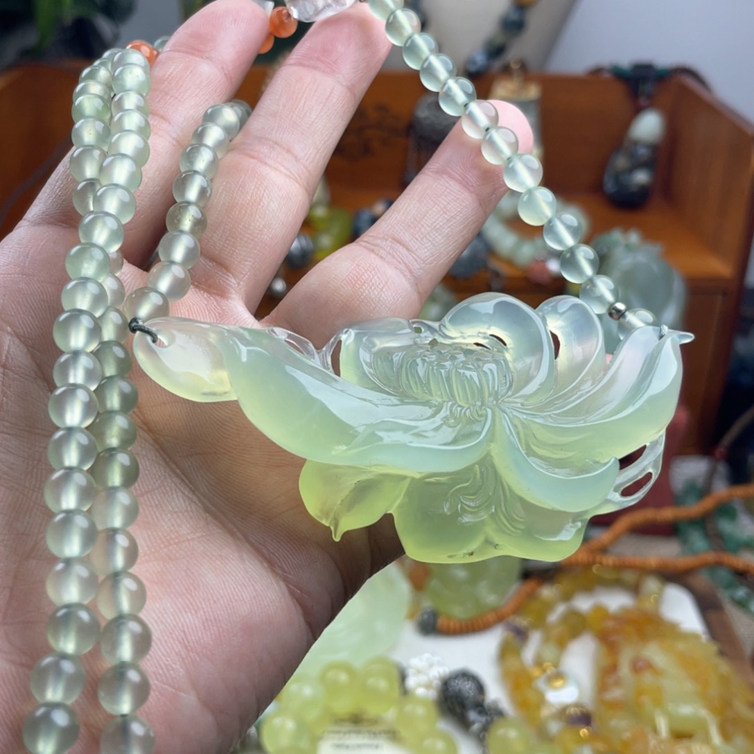 蛇纹石玉未镶嵌吊坠