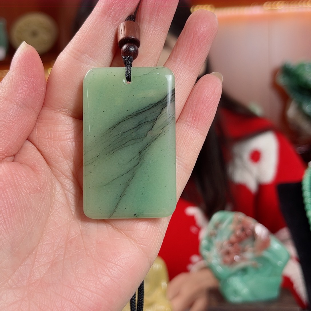 密玉（石英质玉）颈饰未镶嵌