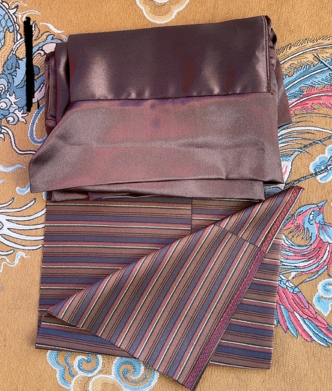 新颜色围裙和衬衣民族风