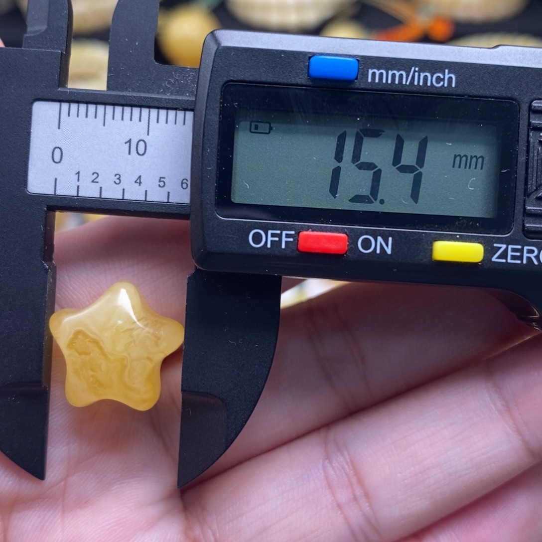 蜜蜡未镶嵌珠宝奇石