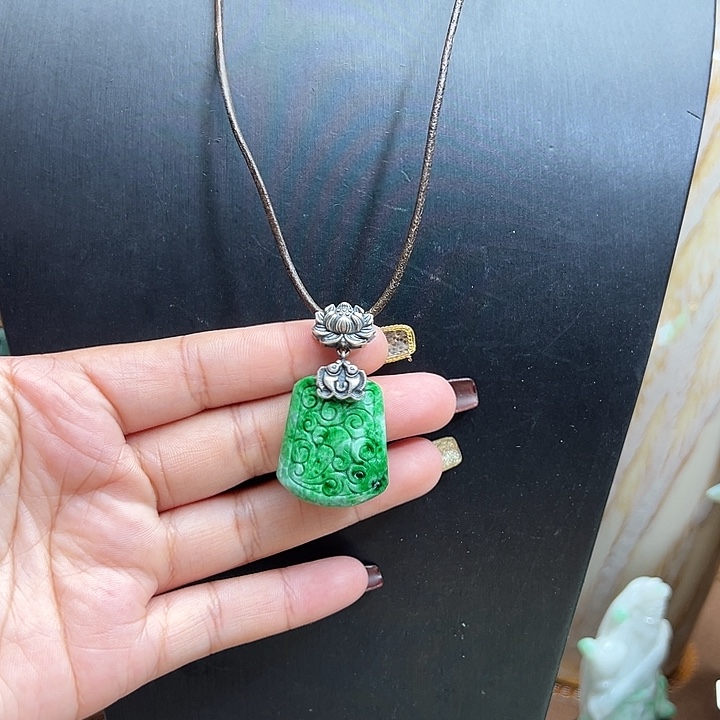 翡翠颈饰银S925镶嵌翡翠吊坠