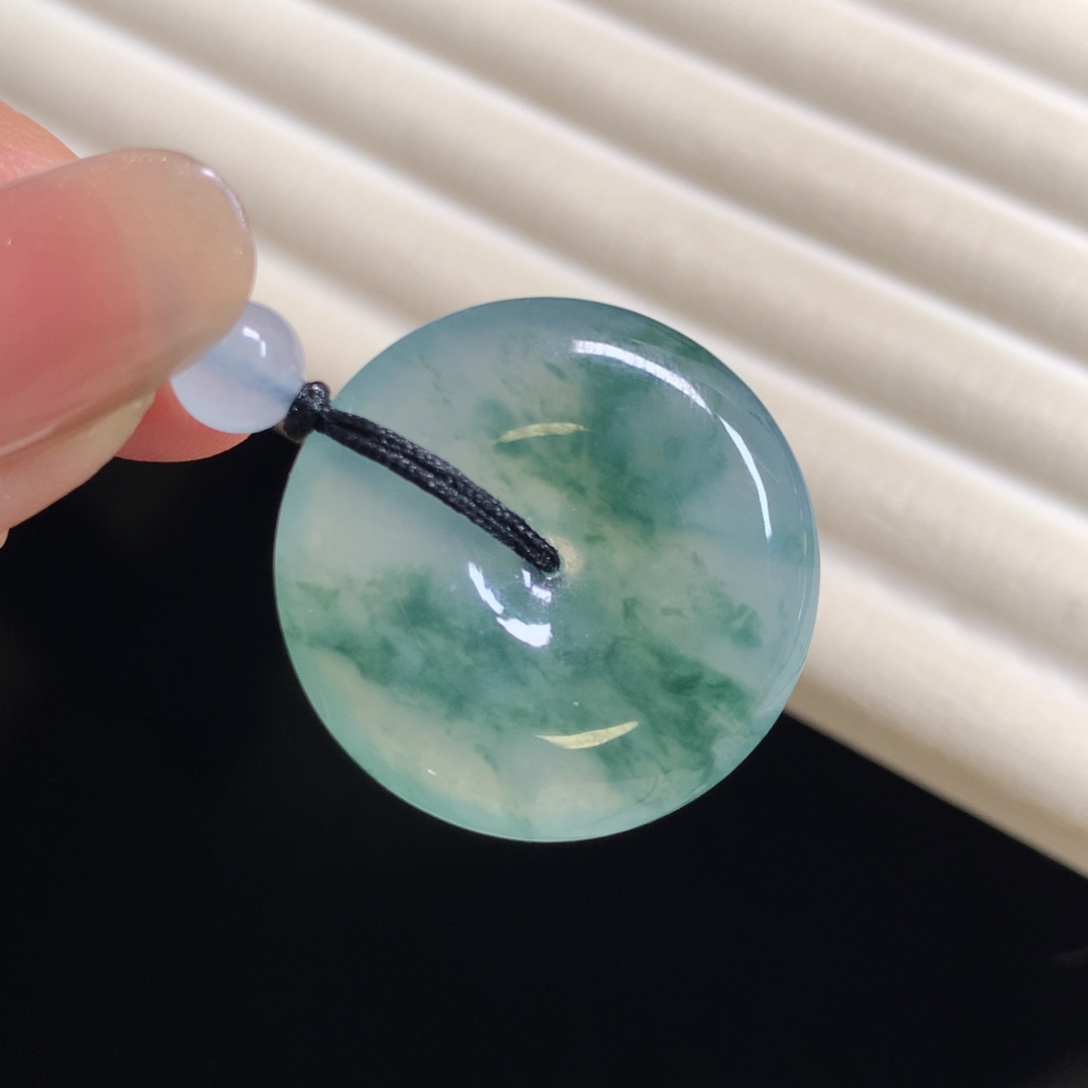 翡翠颈饰未镶嵌扣子