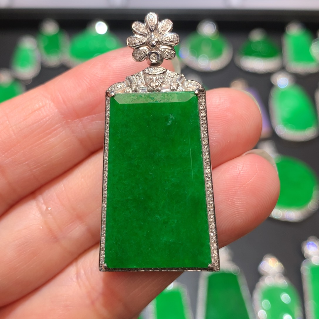 翡翠颈饰18K金镶嵌翡翠