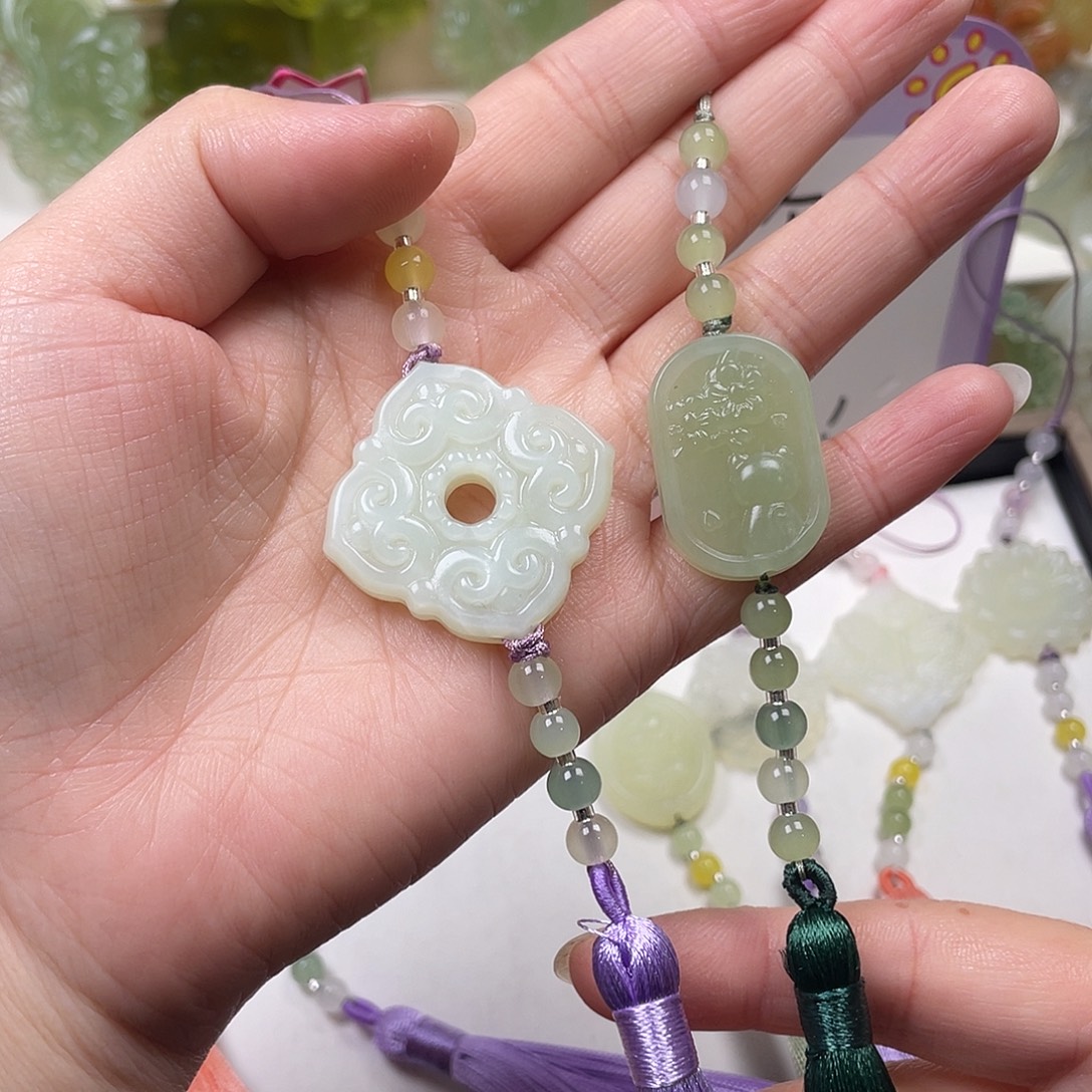 2***母蛇纹石玉未镶嵌颈饰