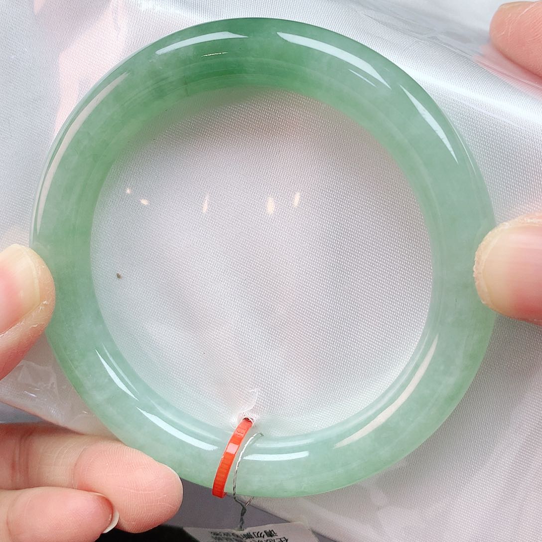 翡翠手镯未镶嵌56圈