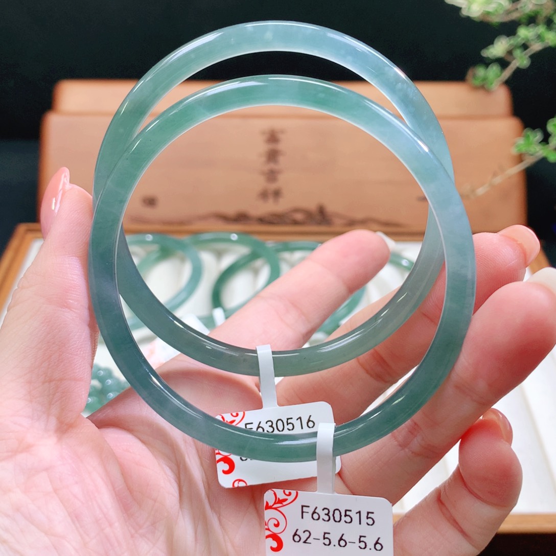 翡翠手镯未镶嵌天然