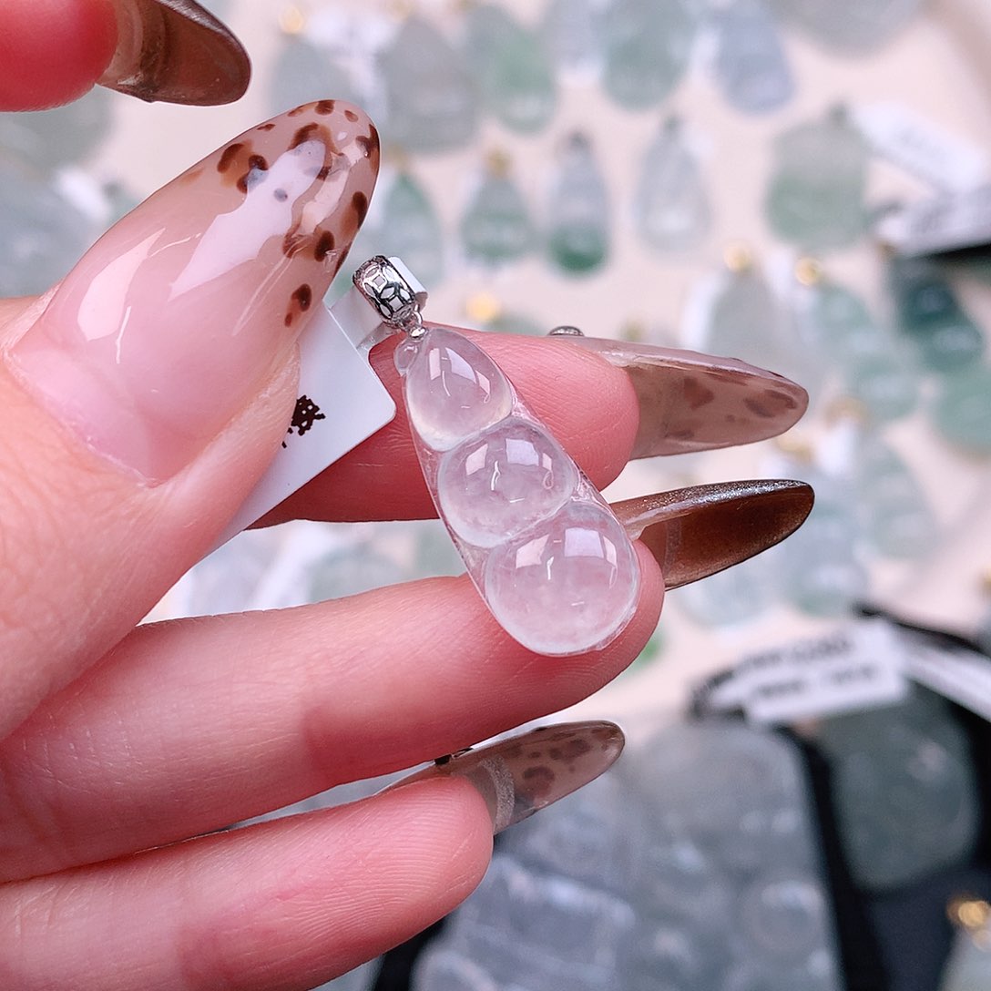 翡翠颈饰18K金镶嵌呵*冰豆28.5、22.6、9.7、4