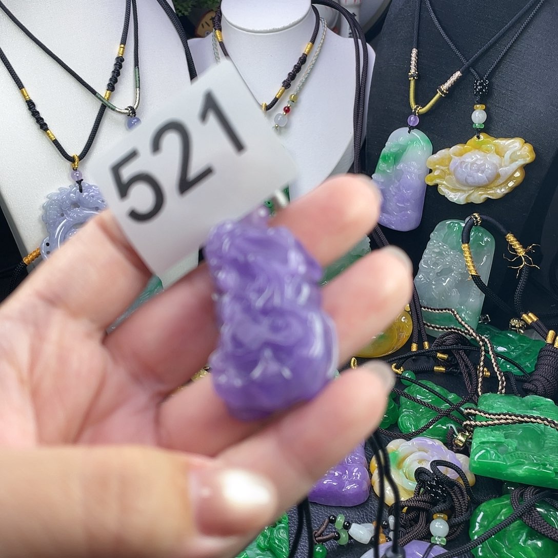 翡翠未镶嵌吊坠(赠链)
