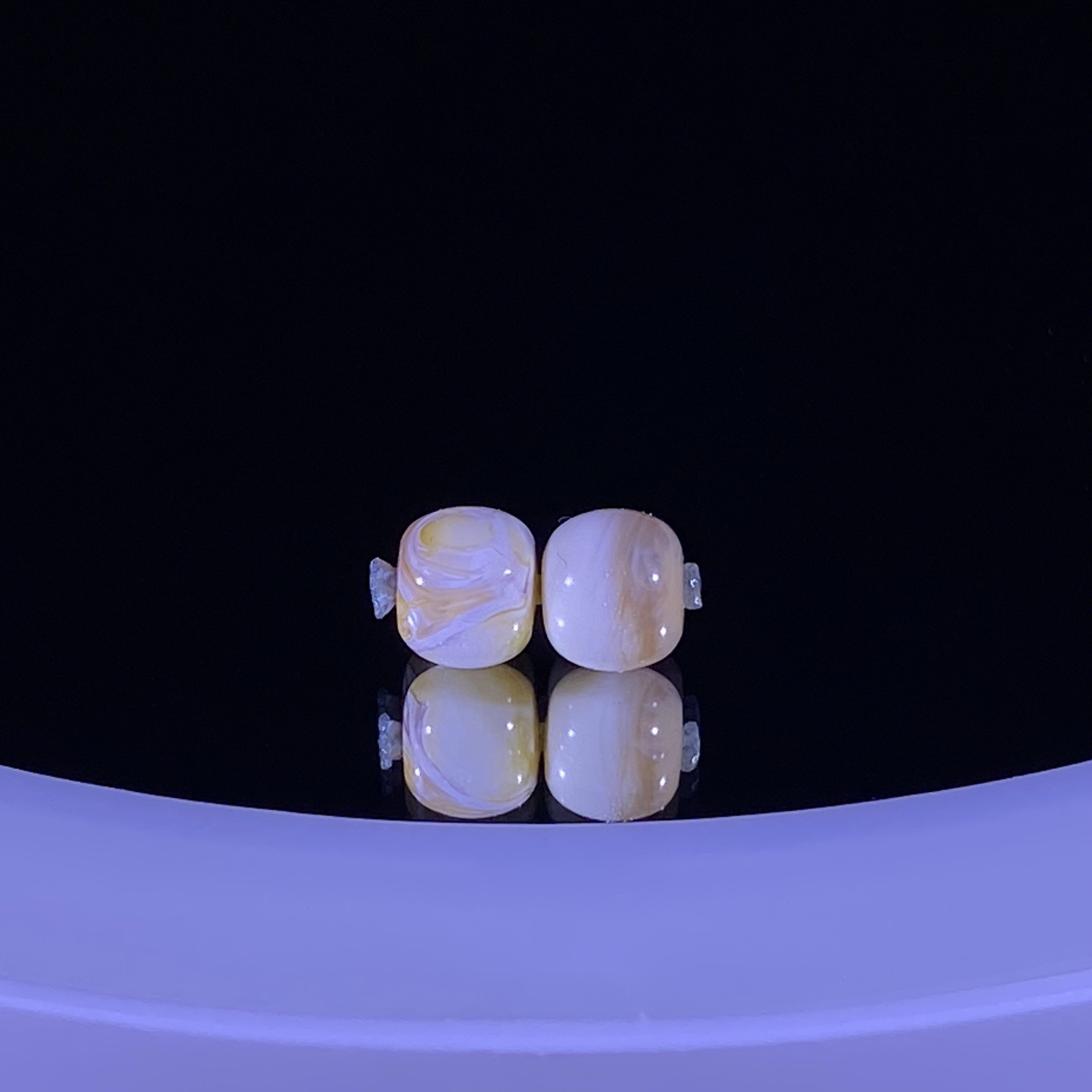 7.5mm漆白粉紫拉丝沁妖蜜蜡老型对珠 全品配串好看妖