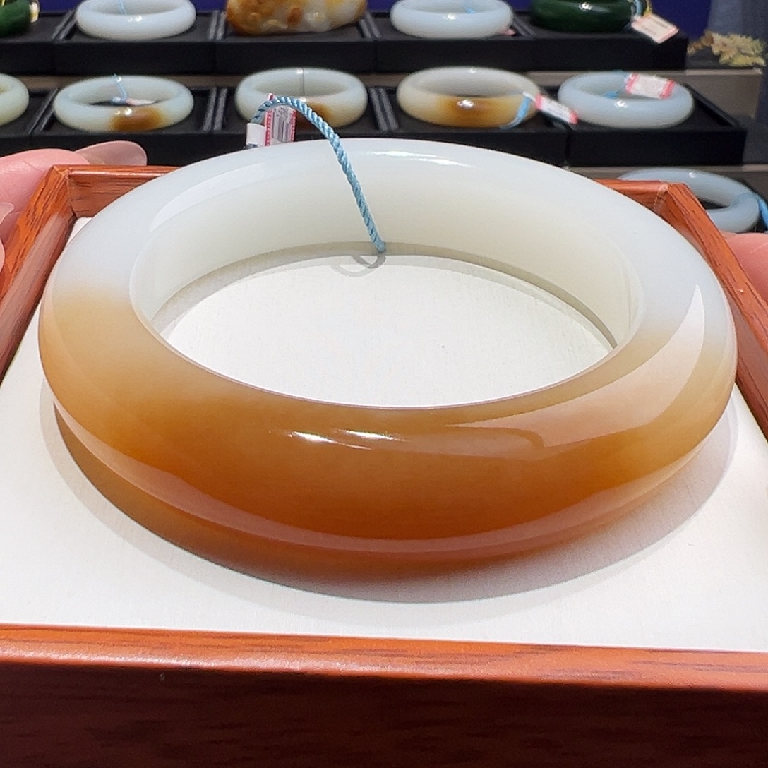 和田玉未镶嵌手镯