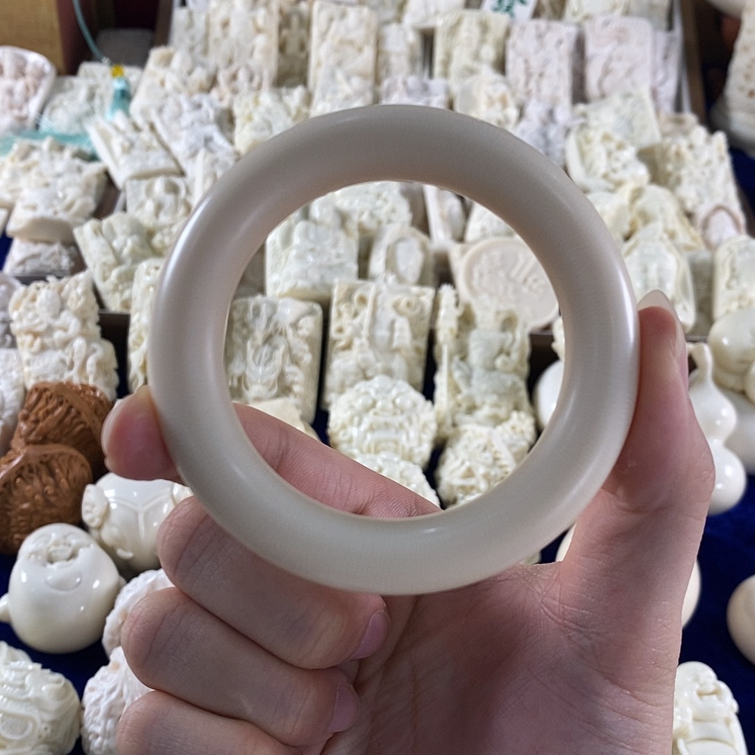 卡***爷猛犸冰料手镯1.2口径66