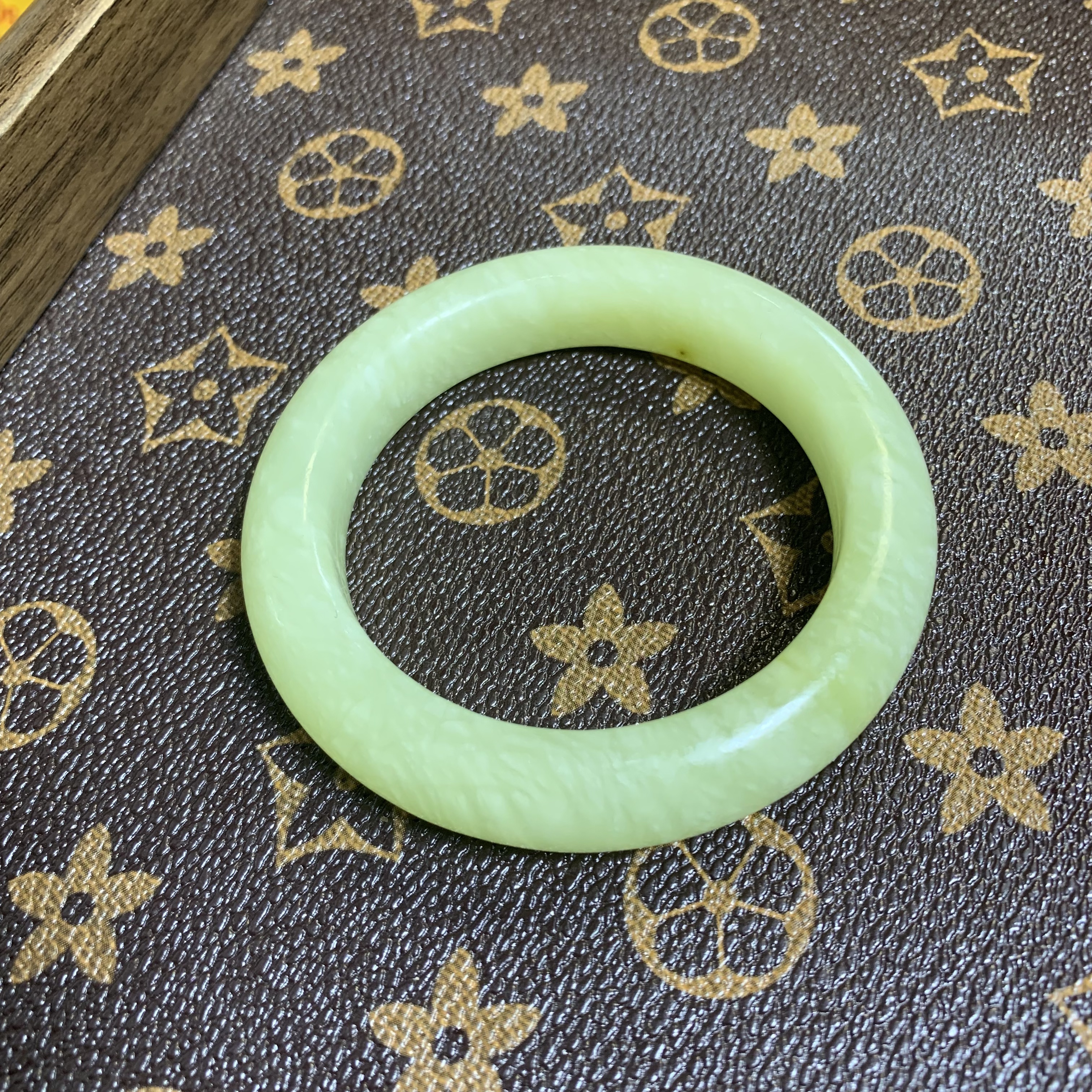 【精品岫玉】56+圈口黄绿冰  可盘可透 6（默认微瑕）