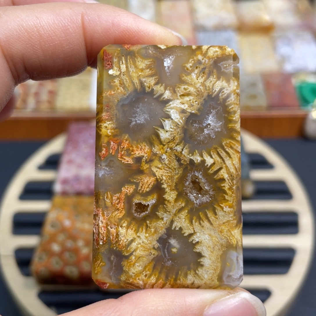 硅化玉未镶嵌颈饰k8