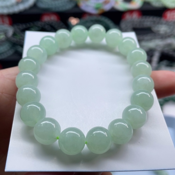 翡翠手链未镶嵌?***?卡10有小纹