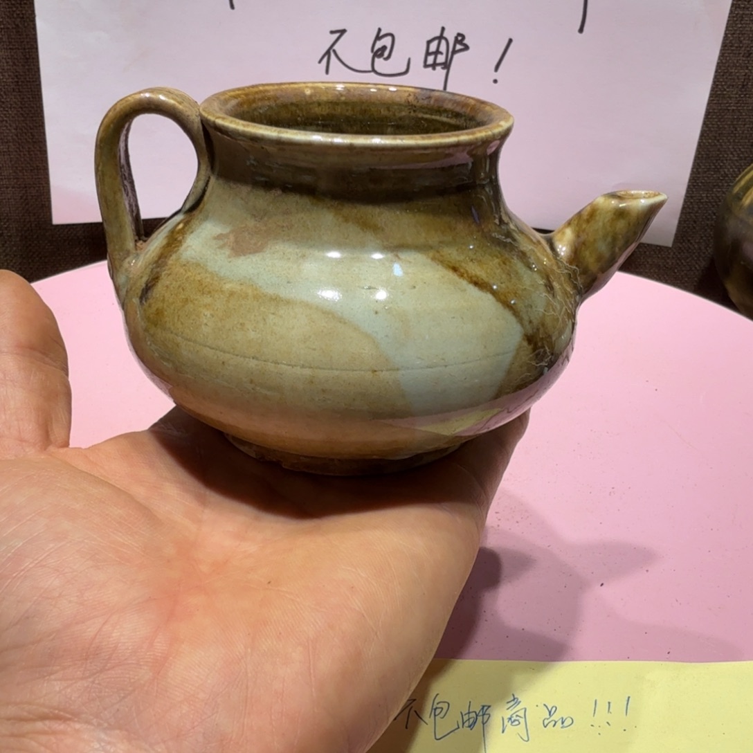 陶其他漂亮的小瓷瓶子