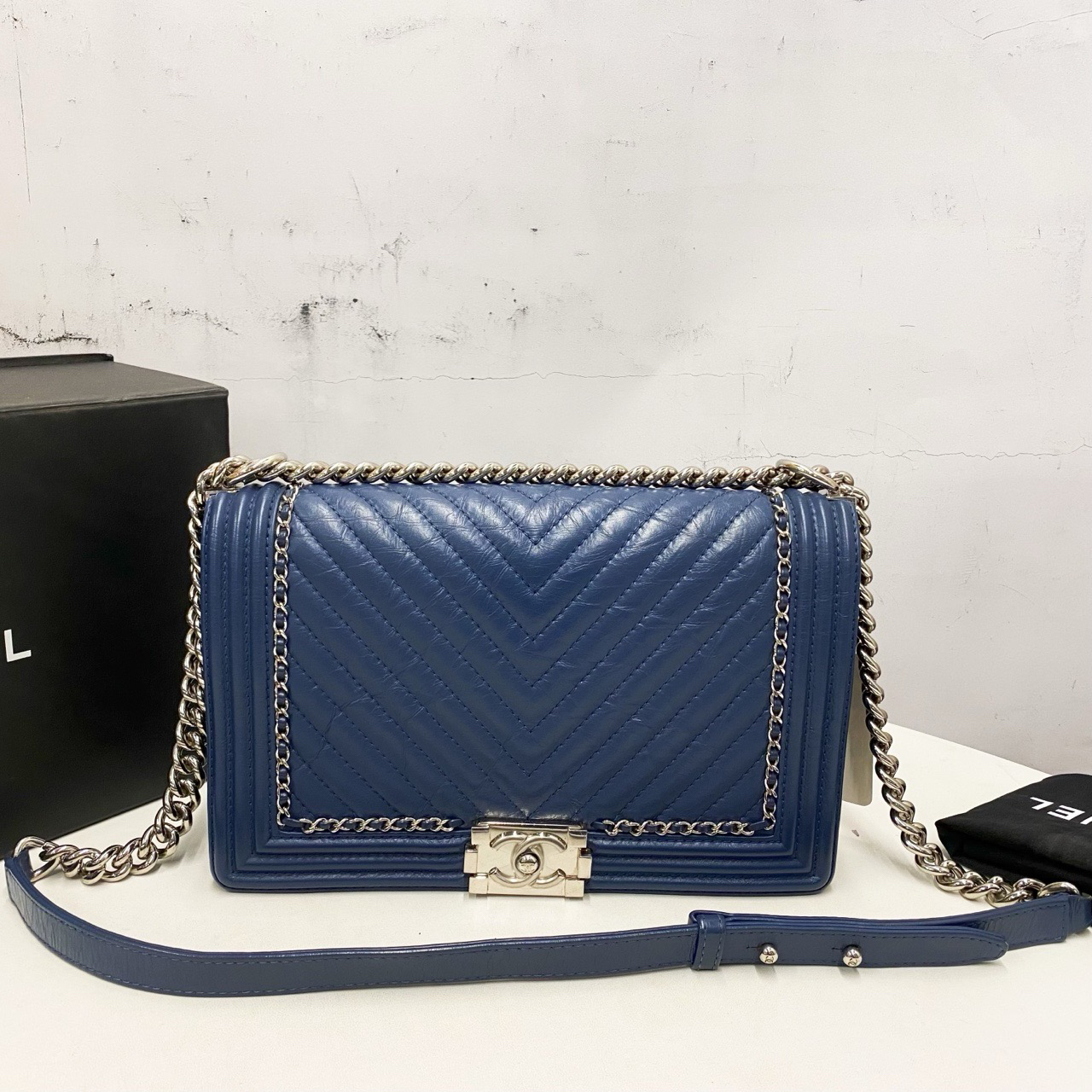 99新 Chanel/香奈儿 CHANEL 香奈儿中号leboy海军蓝银扣 24开98新