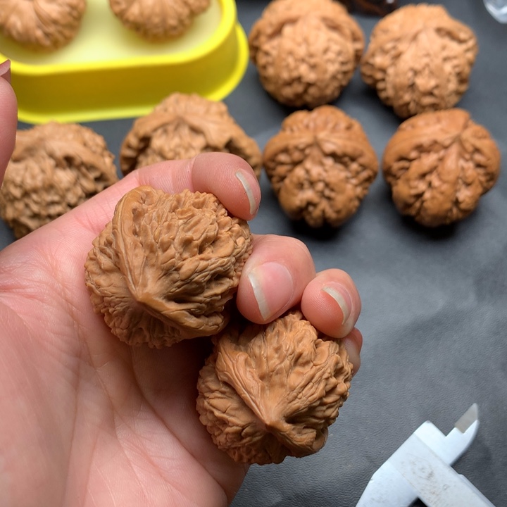 文玩核桃吊坠水龙纹