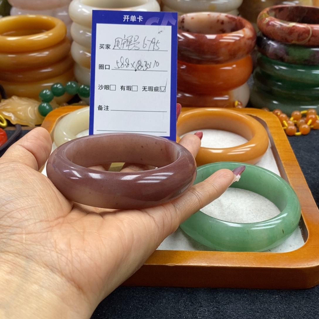 用***5石英岩玉未镶嵌手镯（圆镯）