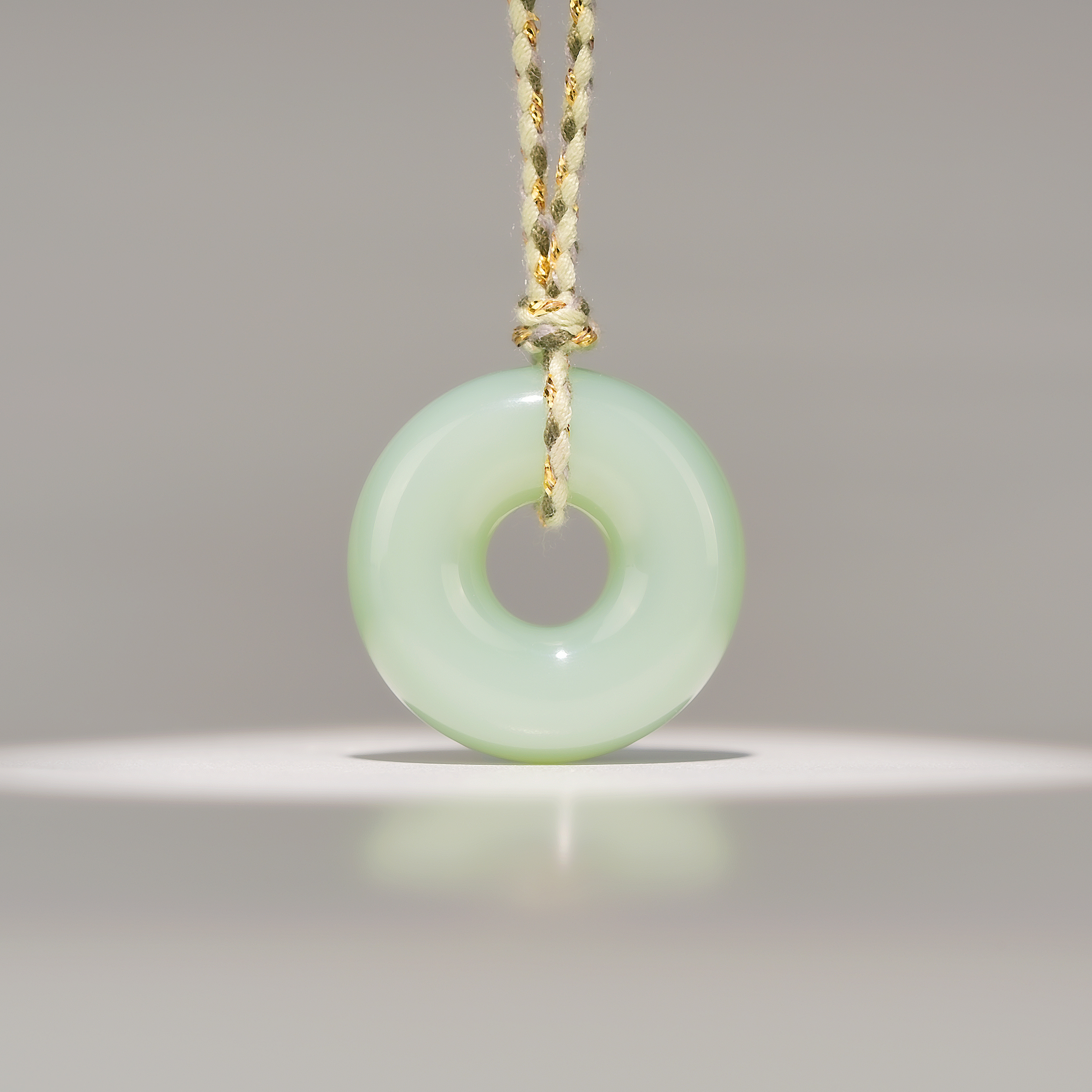 典藏级 和田玉正粉青起荧光甜甜圈平安扣吊坠 27*9mm± H110516