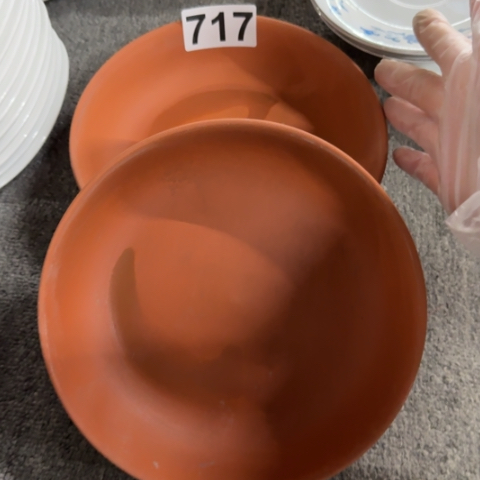 泥塑深盘两只微瑕品
