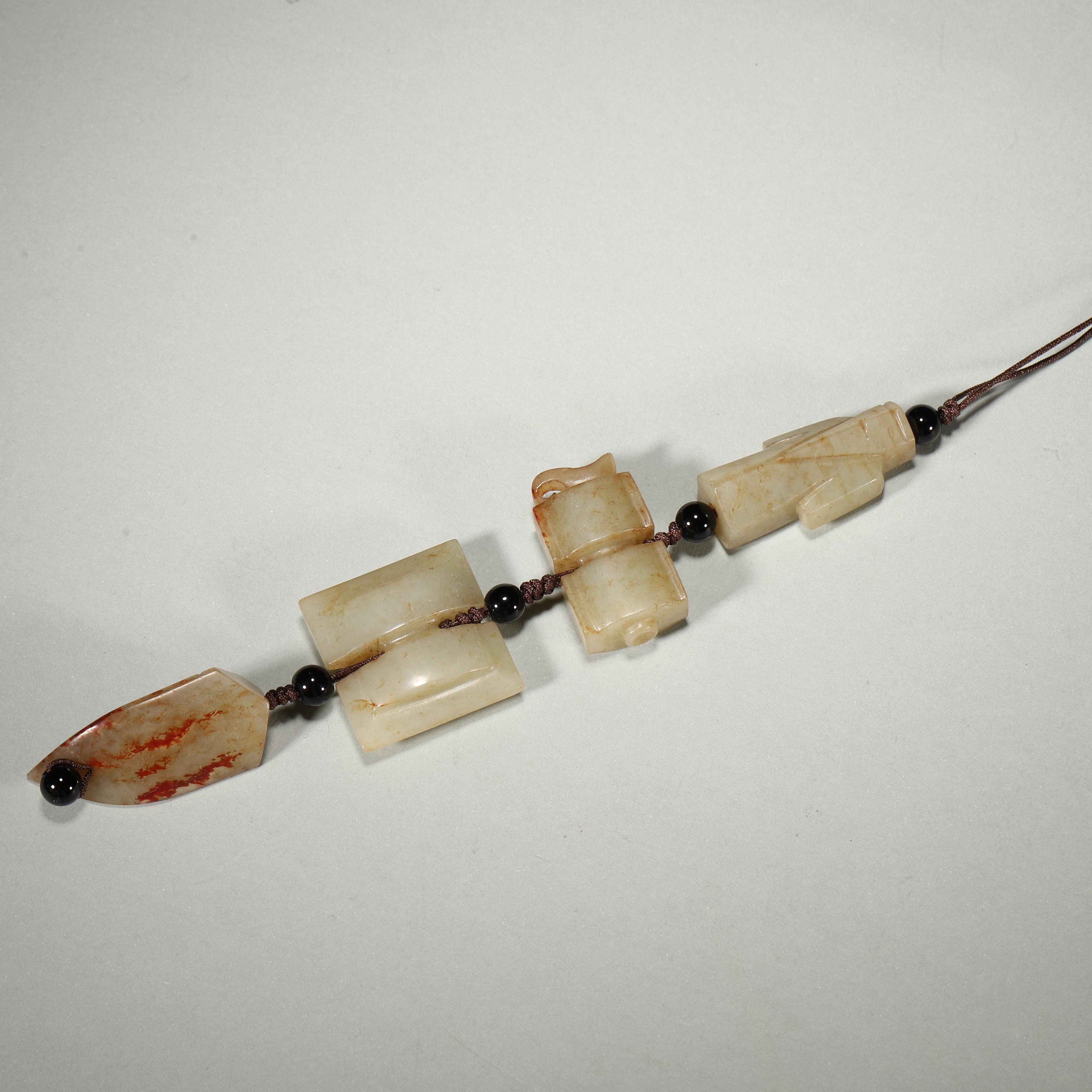 Lot28 明代 和田玉配饰