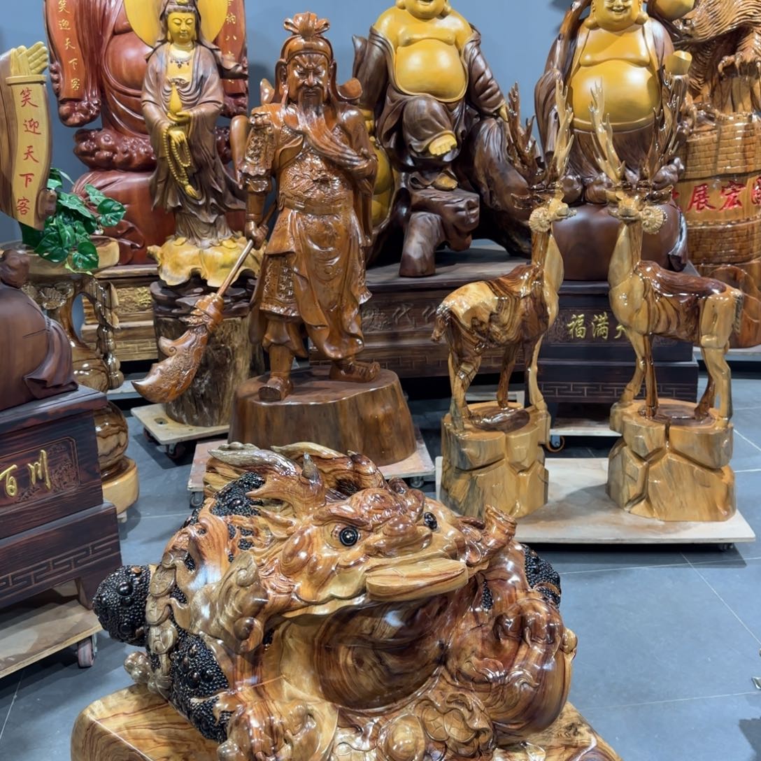 笑***世木香樟木实木雕刻金蟾加底座