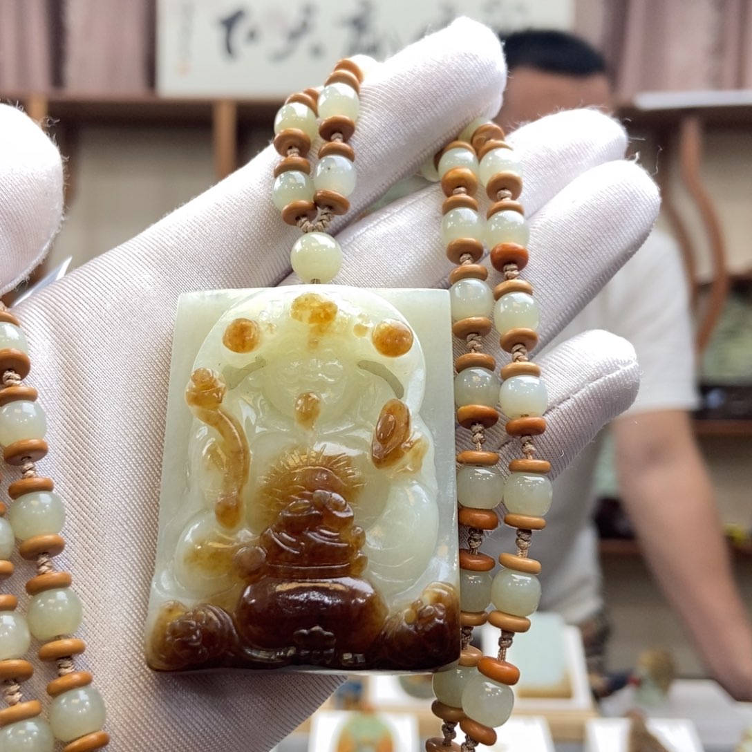 清***月和田玉未镶嵌颈饰