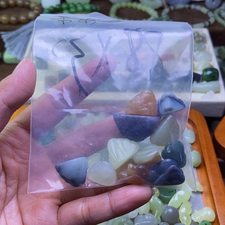 未***来和田玉未镶嵌手链