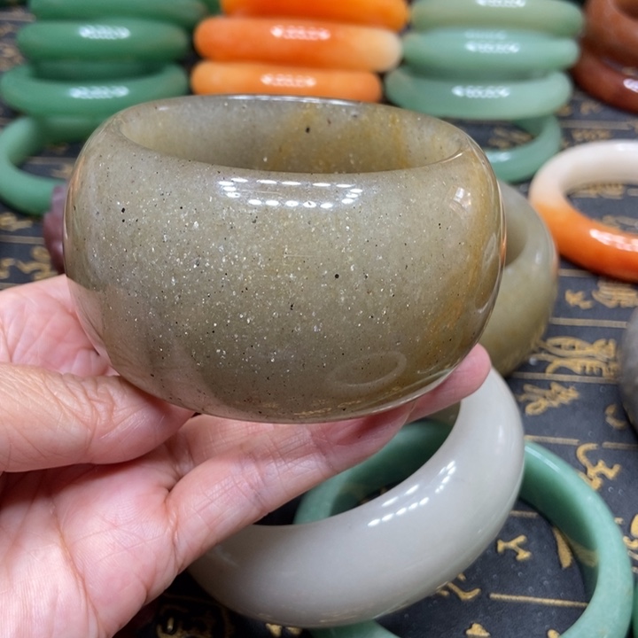 石英质玉手镯未镶嵌土**发