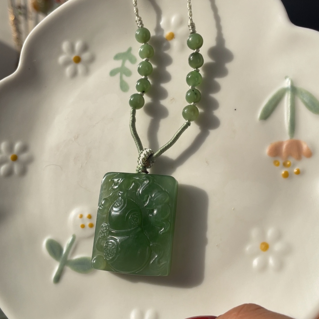 和田玉未镶嵌颈饰果绿葫芦