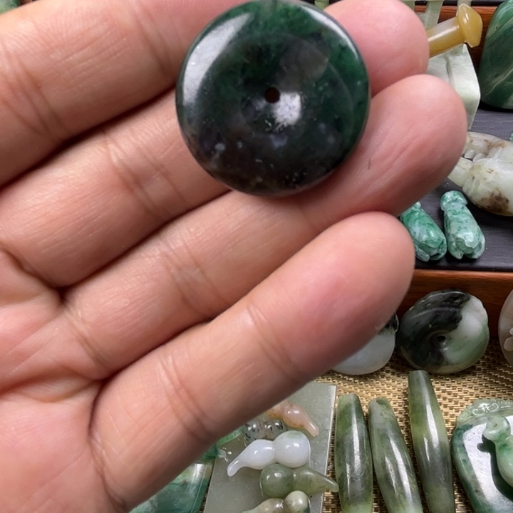 独山玉未镶嵌珠宝半成品