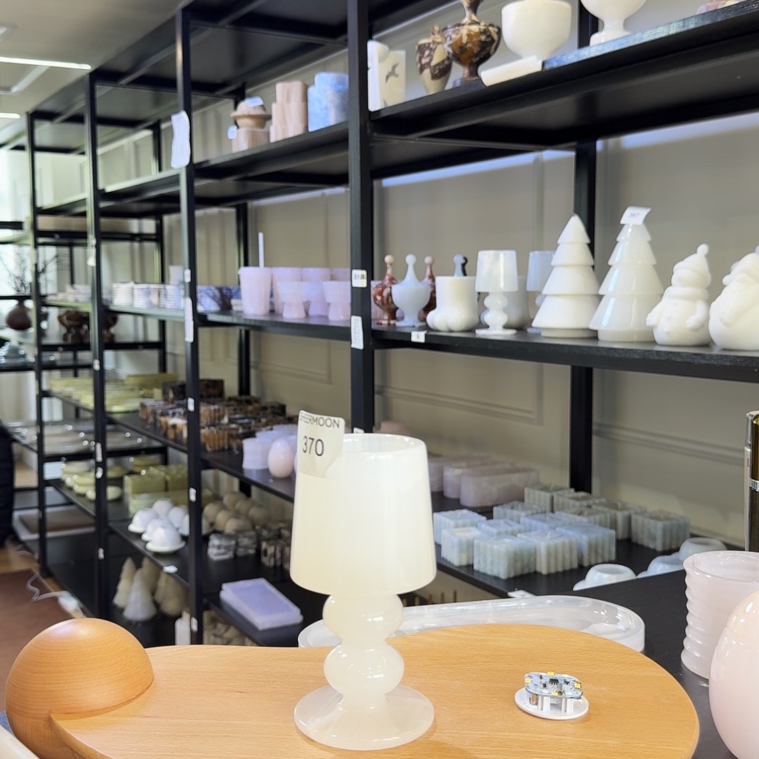 格***金大理石370。  白玉双珠杯。带灯。 