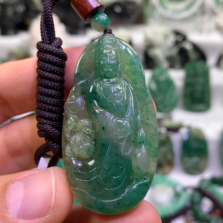 常***姗独山玉未镶嵌颈饰