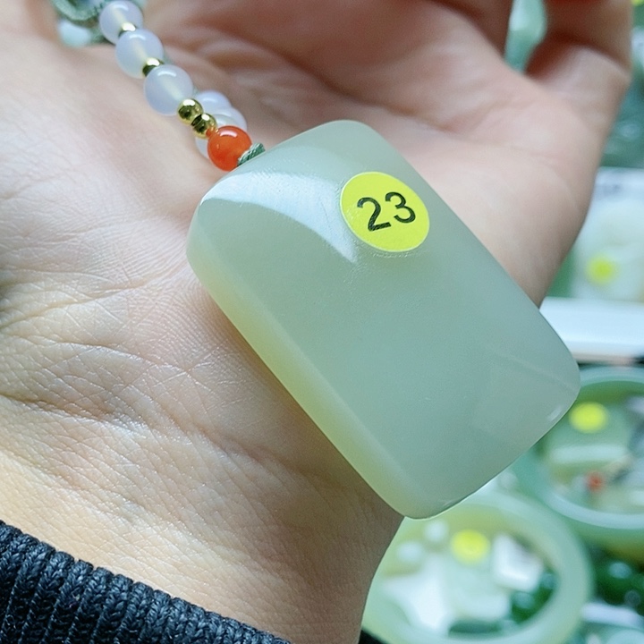 和田玉颈饰未镶嵌