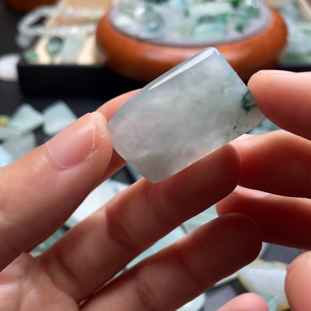 翡翠未镶嵌颈饰料子