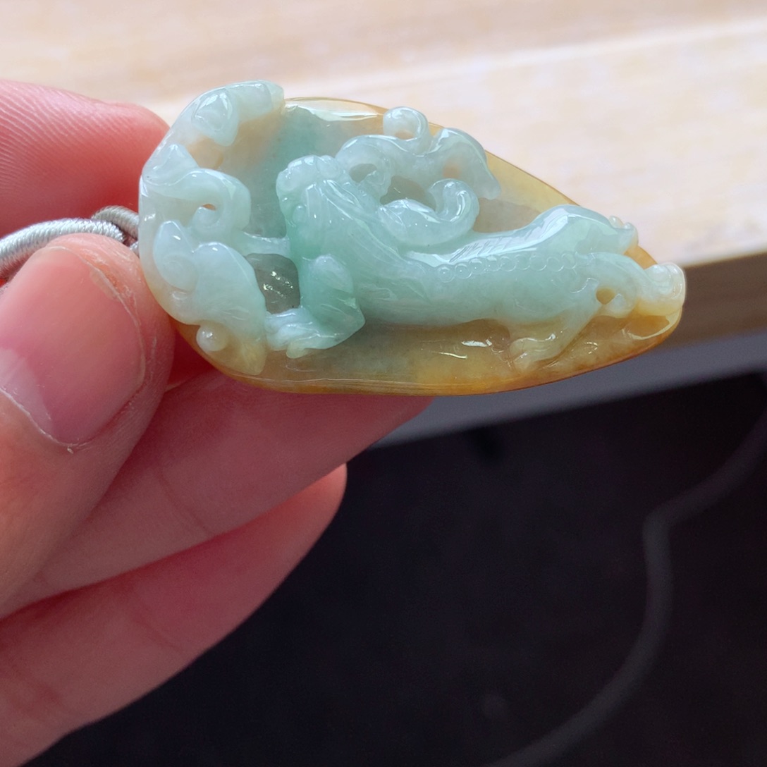 翡翠颈饰未镶嵌吊坠